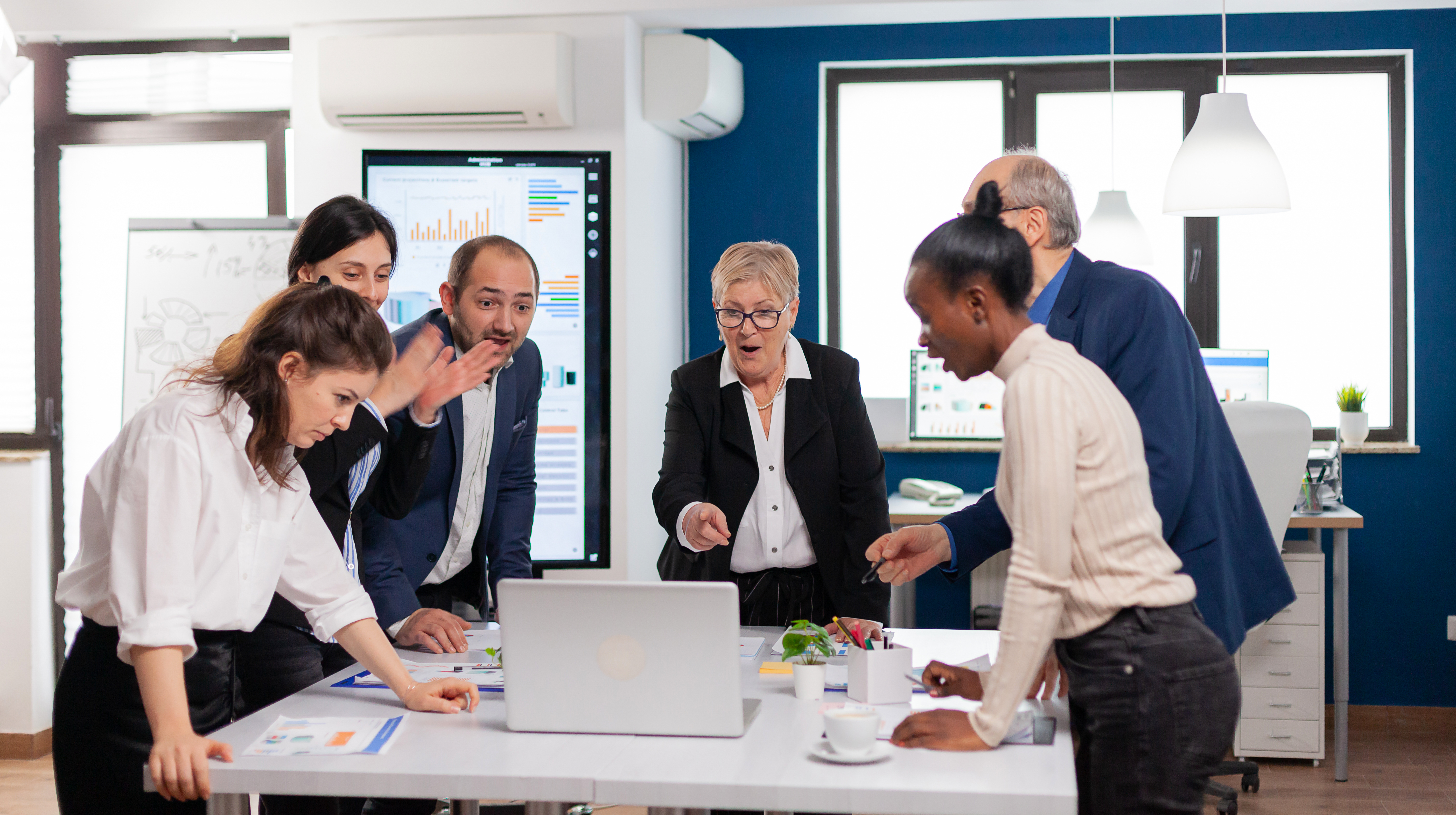 Airvincible team collaborating